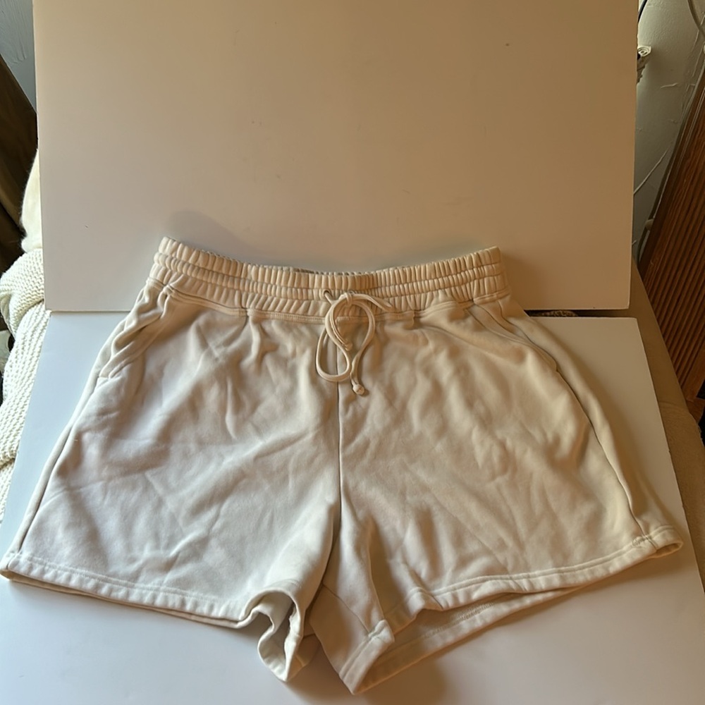 Fabletics | Pull-on short w/ Pockets Ecru White